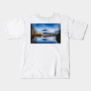 Glenorchy Lagoon Walk: A Mountain Vista Kids T-Shirt